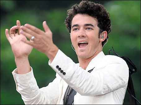 people-kevin-jonas.jpg